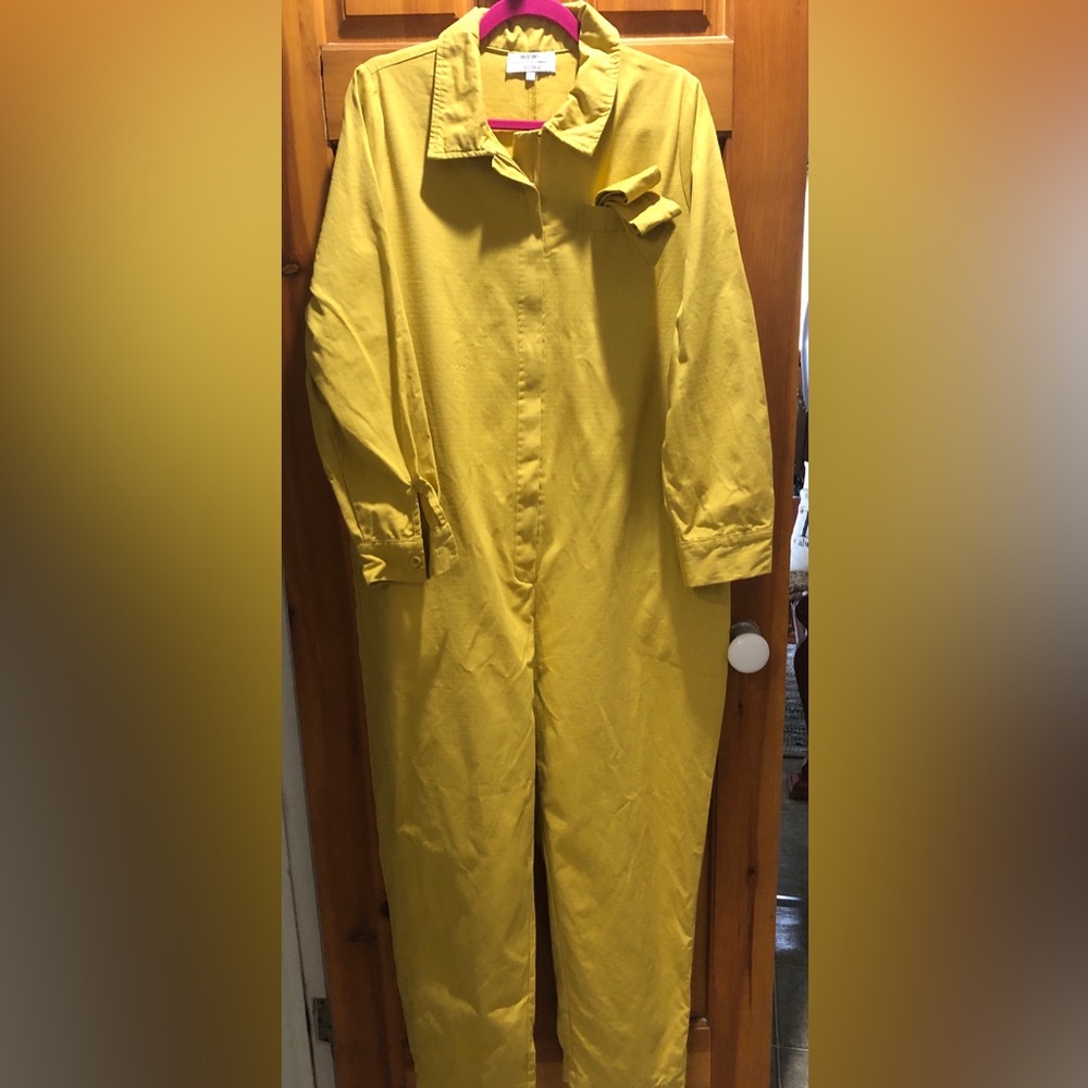 Redsky Boiler Suit
Size L
Mustard yellow
New, washed, freshly Jiffy steamed